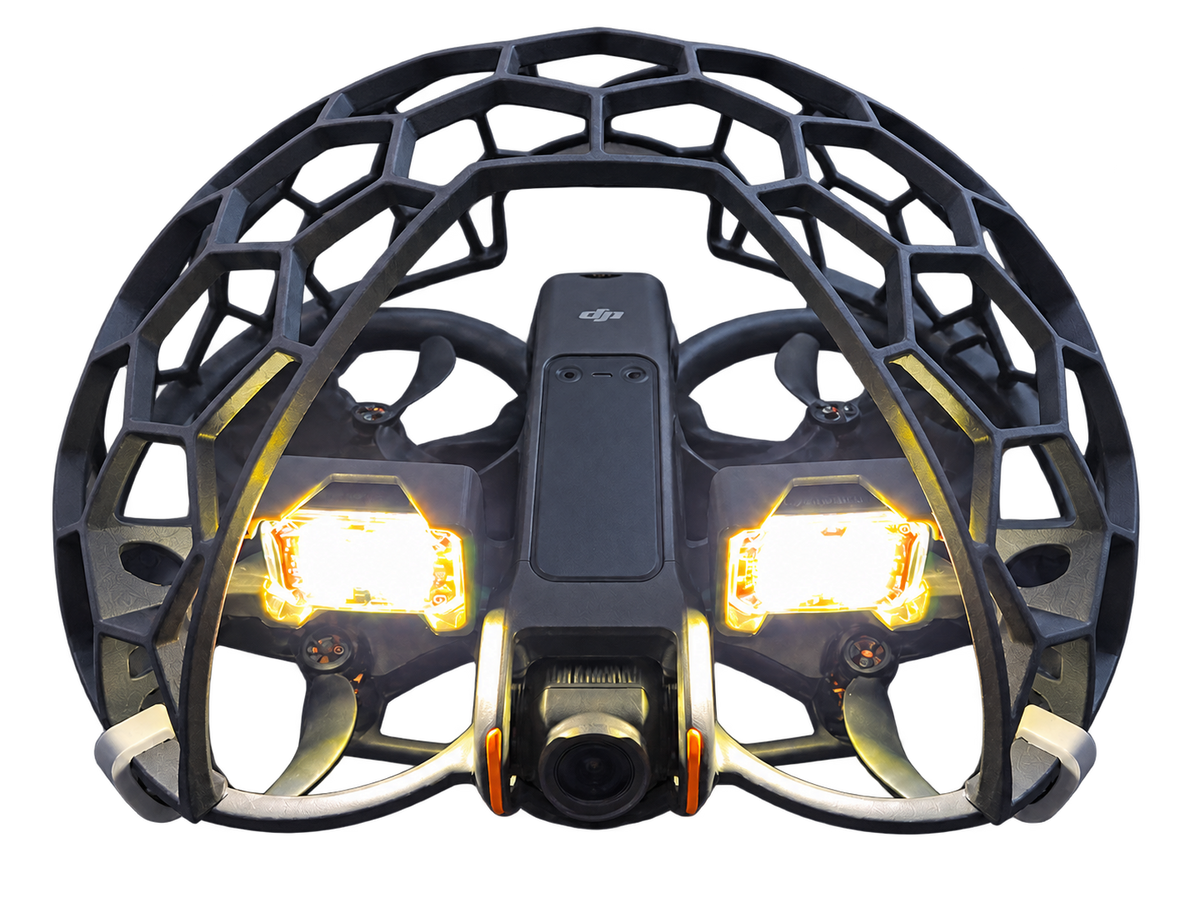 Freigestellter DJI Avata 2 Cage mit eingeschalteten FIREHOUSE ARC V Leuchten und grauen Clips – Anwendungsbeispiel, Drohne und Leuchten nicht enthalten.