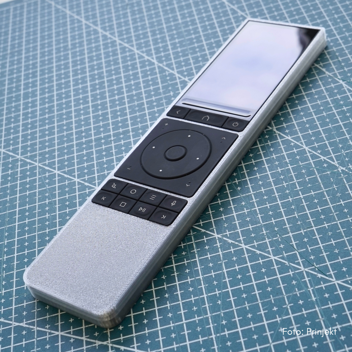 Unfolded Circle Remote 3 in einer individuell 3D-gedruckten PETG-Hülle von Prinjekt